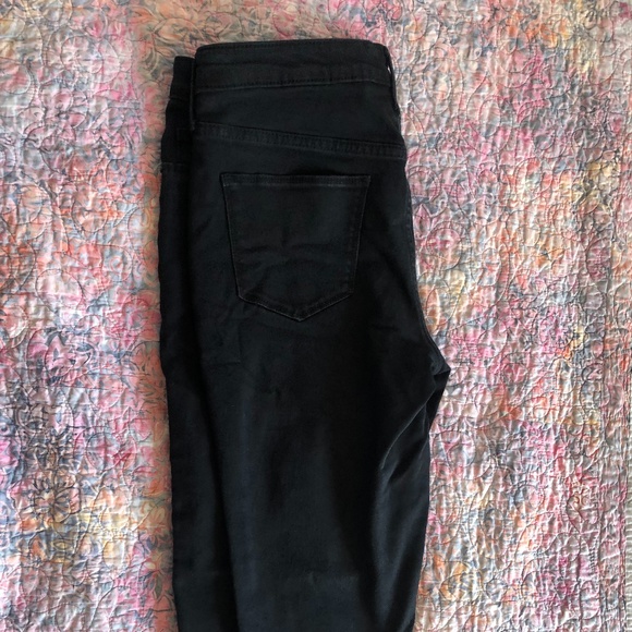 Universal Thread - Picture 2 of 2